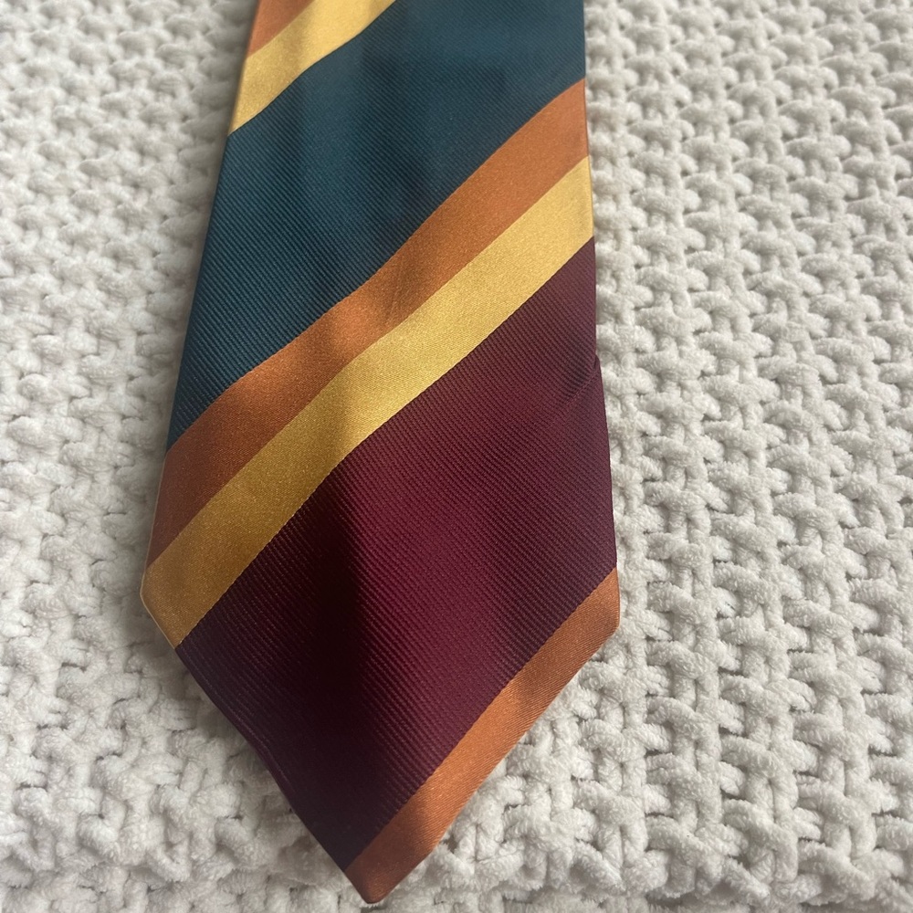 Hugo Boss neck tie 100% silk burgundy maroon gold green striped